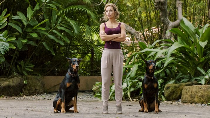 Magnum-PI-Perdita-Weeks-dogs.jpg